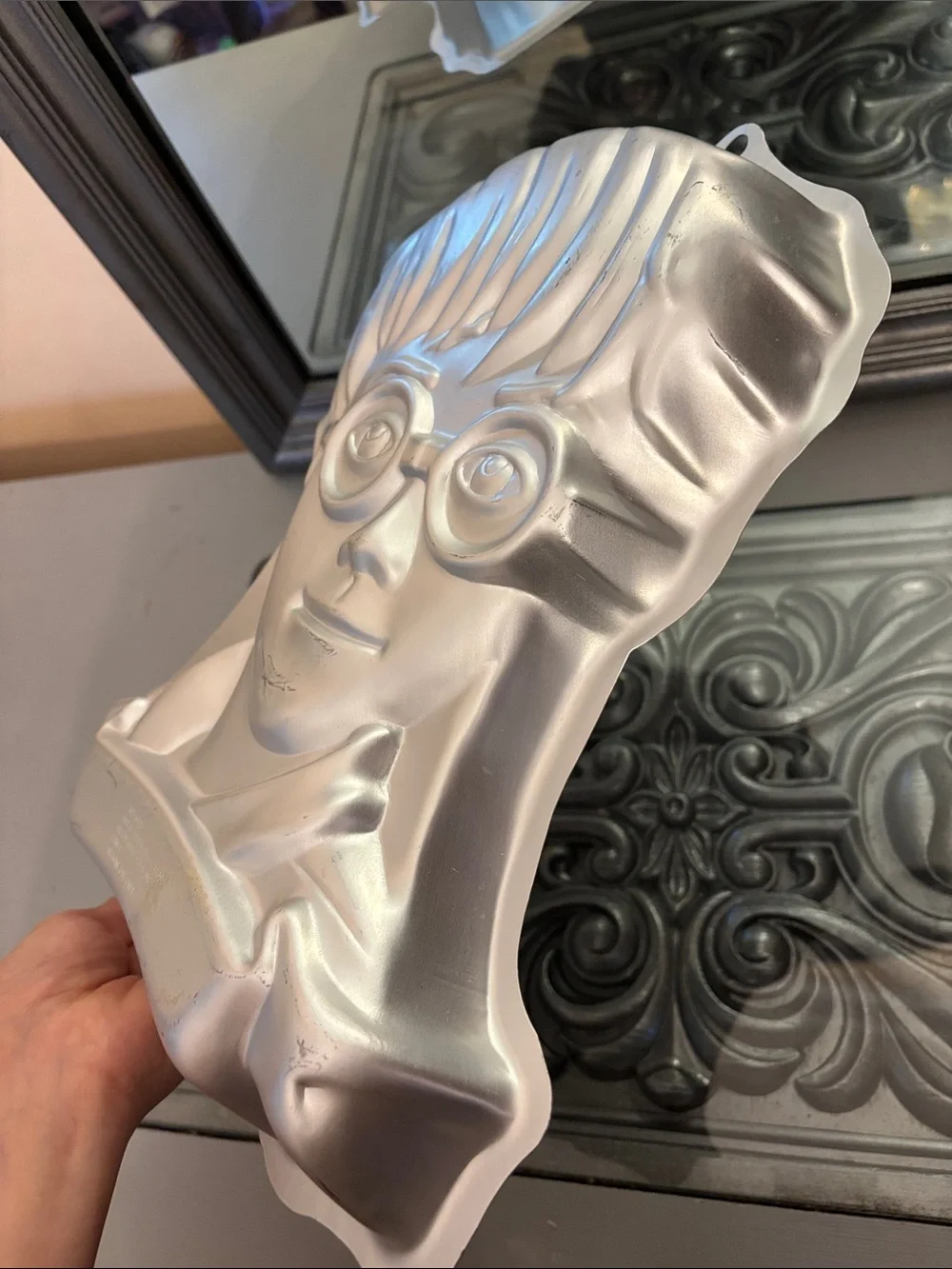 Harry Potter Cake Pan Glasses Detail 2001 Warner Bros